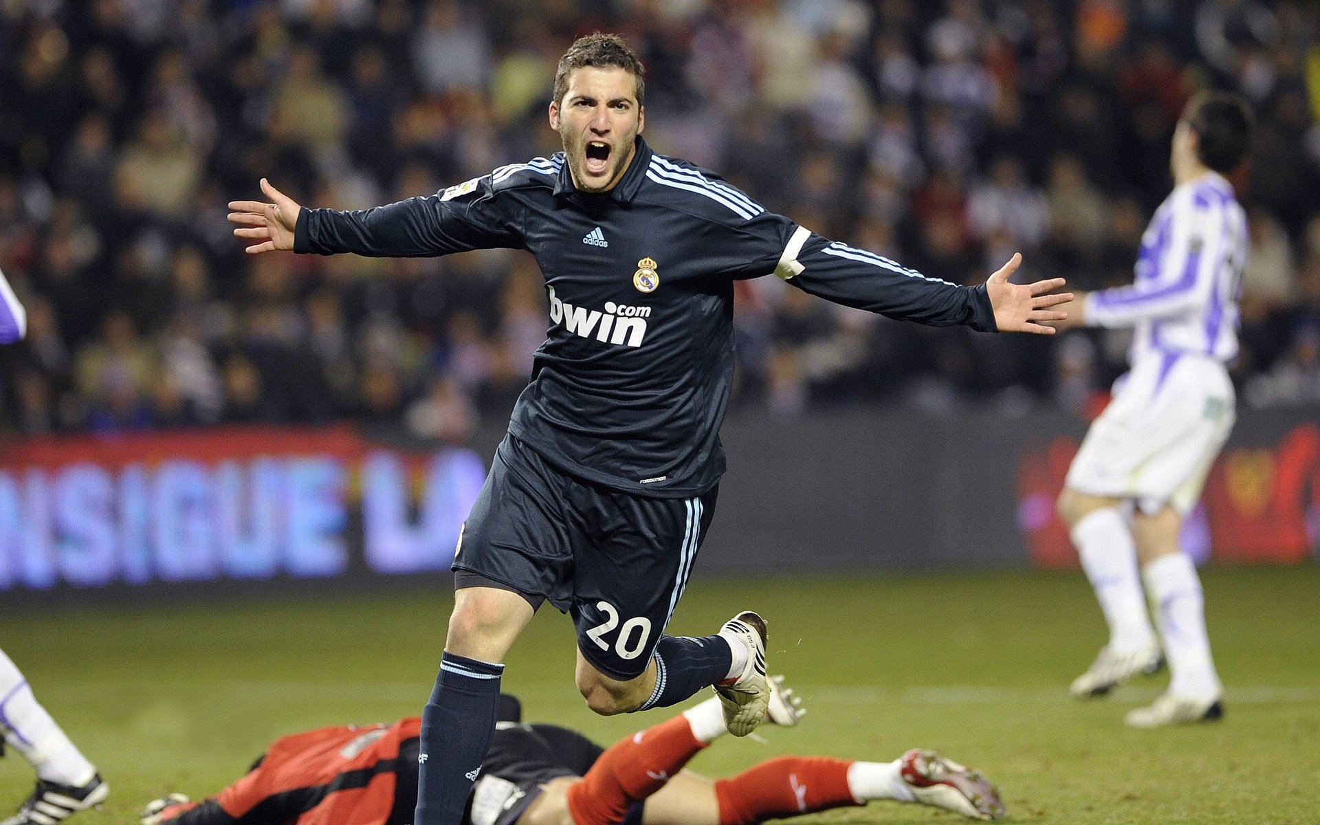 一念天堂，一念地狱！德罗赞末节11分导演逆转，森林狼锋线真核已成胜负晴雨表